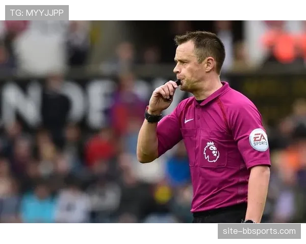 英超裁判心理压力分析 关键判罚时刻的决策机制 英超裁判心理压力分析 关键判罚时刻的决策机制